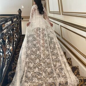 Lace bride robe with train